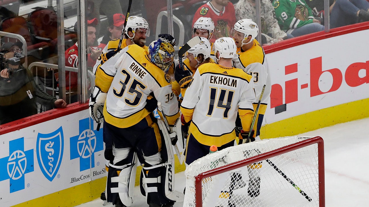 Rinne scores as Predators beat Blackhawks 5-2