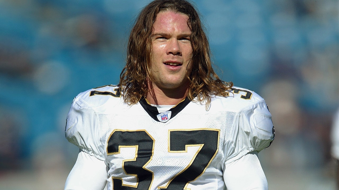 Steve Gleason, exNew Orleans Saints safety and ALS advocate, receives