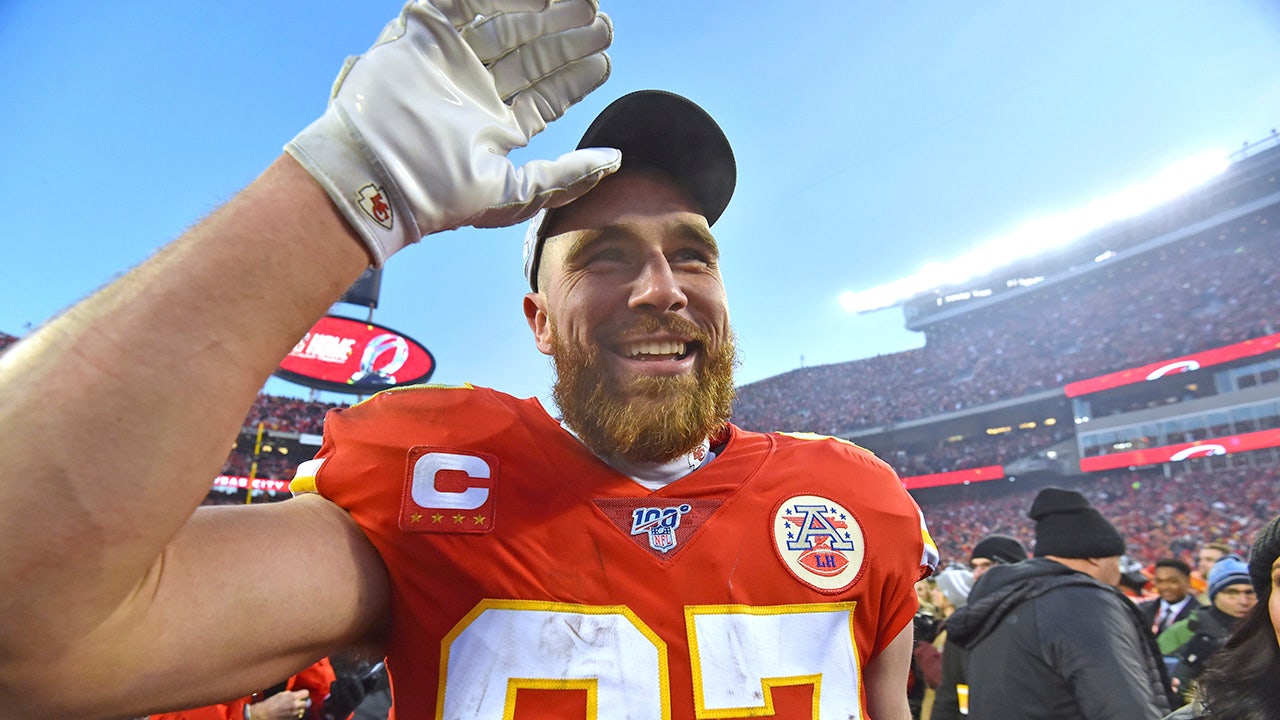 travis kelce outfit for superbowl｜TikTok Search