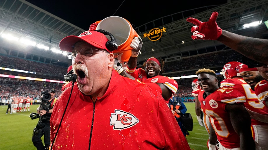 Andy Reid look-alike fan goes viral at Packers-Chiefs game