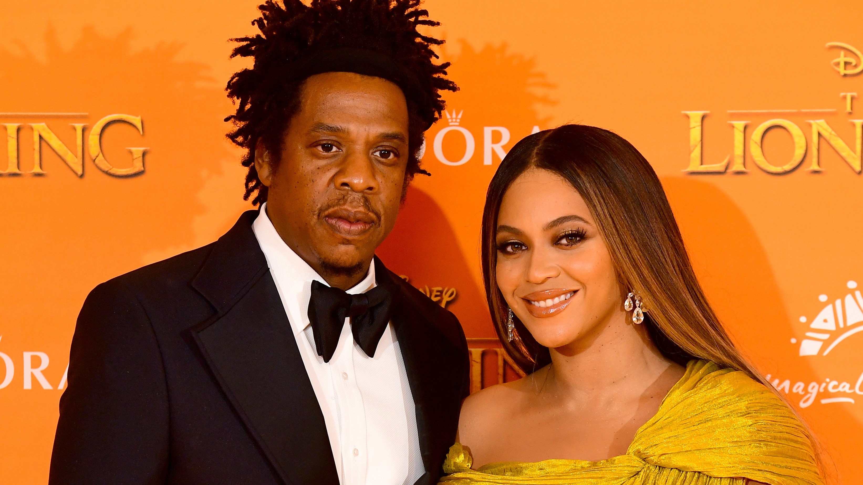 Beyoncé, Jay-Z sit during national anthem at Super Bowl