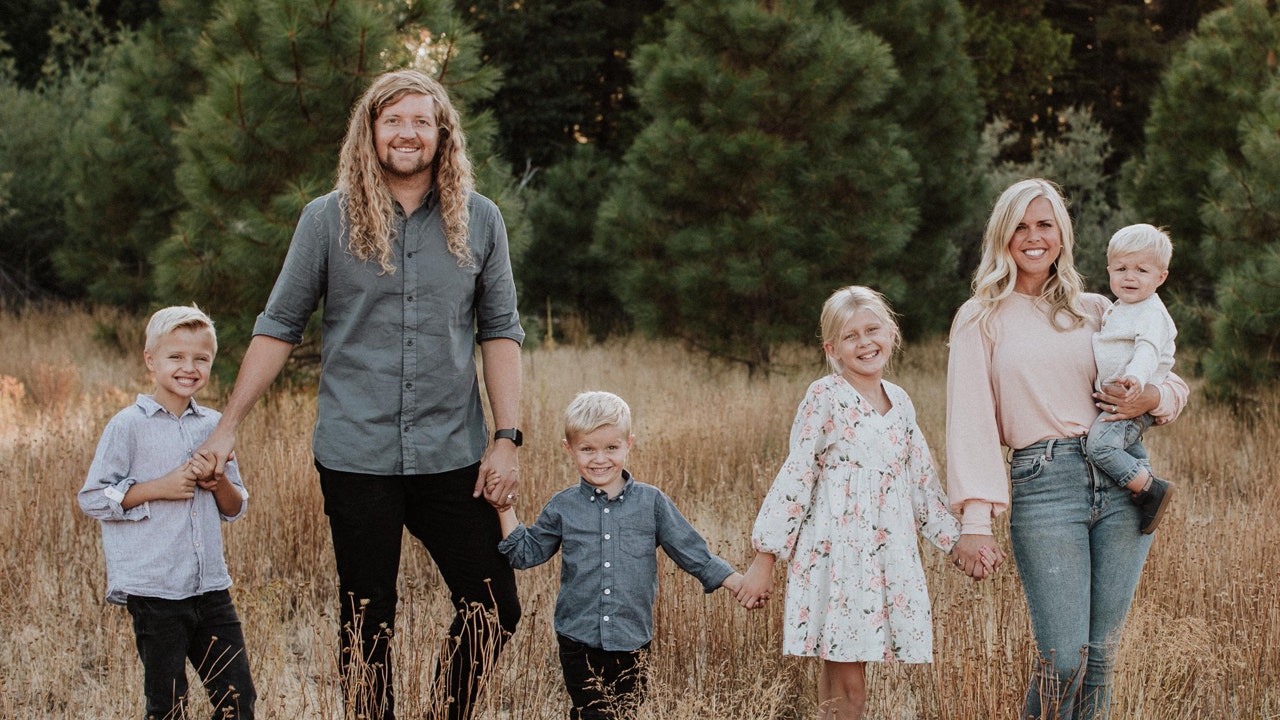 Sean Feucht and his wife, Kate, with their kids, Malachi, 7, Ezra, 5, Keturah, 9, and Zion, 1