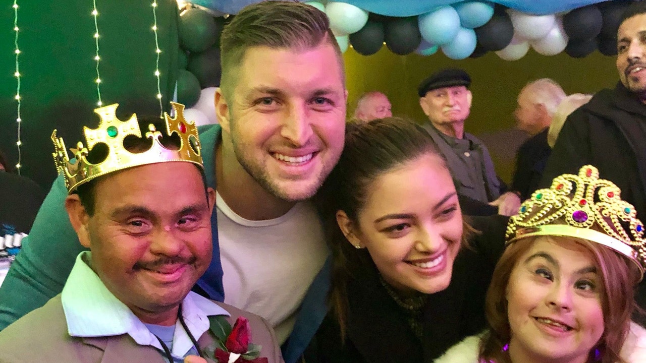 Tim Tebow hosts 'Night to Shine' for over 115,000 'kings and queens