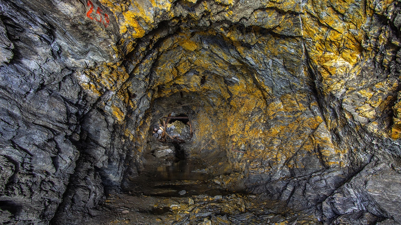 Zimbabwe Gold Mine Collapse Leaves At Least 2 Dead 20 Trapped In