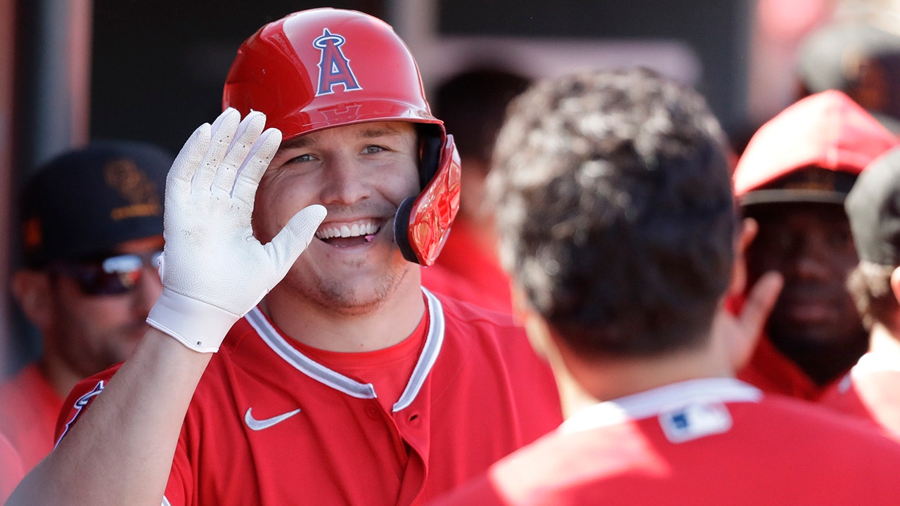 Mike Trout and wife Jessica announce birth of son Beckham