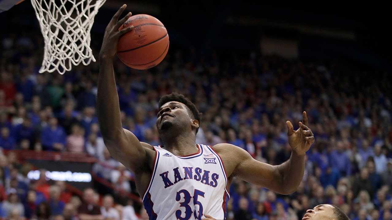 Azubuike scores career-high 31, No. 1 Kansas beats TCU 75-66