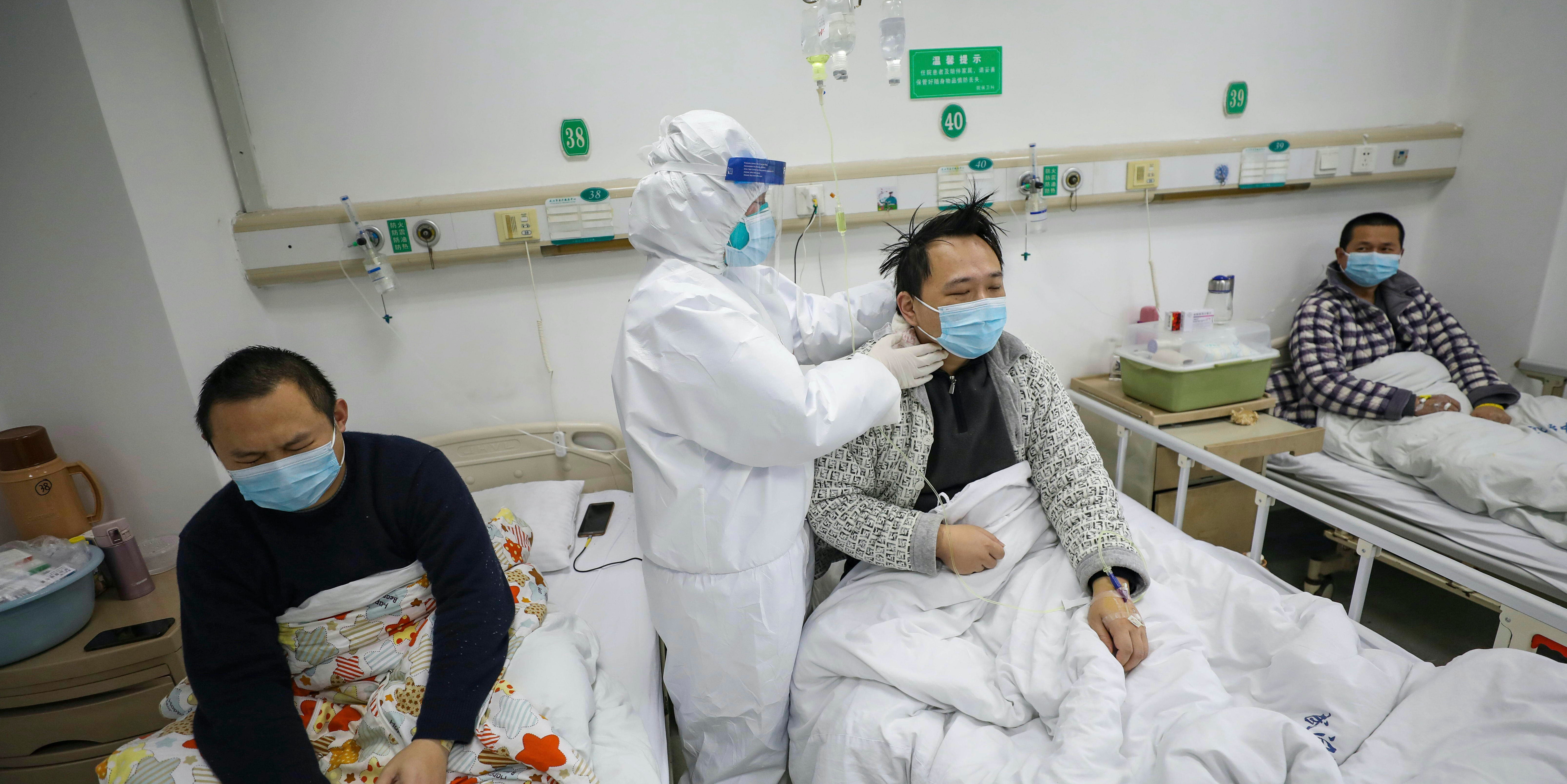 Заразился ли коронавирусом. Люди больные коронавирусом. Больница в Китае.