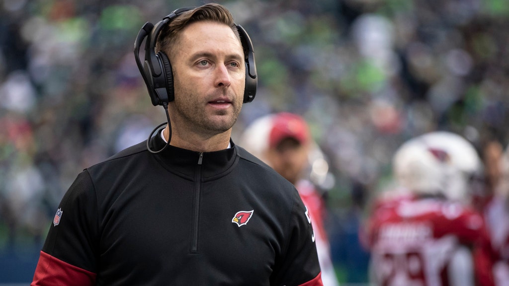 Arizona Cardinals head coach Kliff Kingsbury's living room/draft bunker :  r/malelivingspace