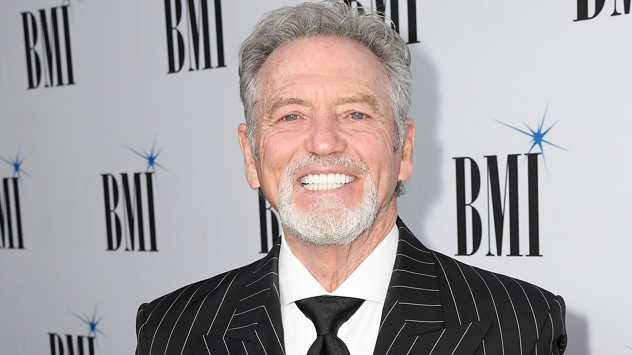 Country star Larry Gatlin tests positive for coronavirus after receiving Modern vaccine: ‘What are the chances?’