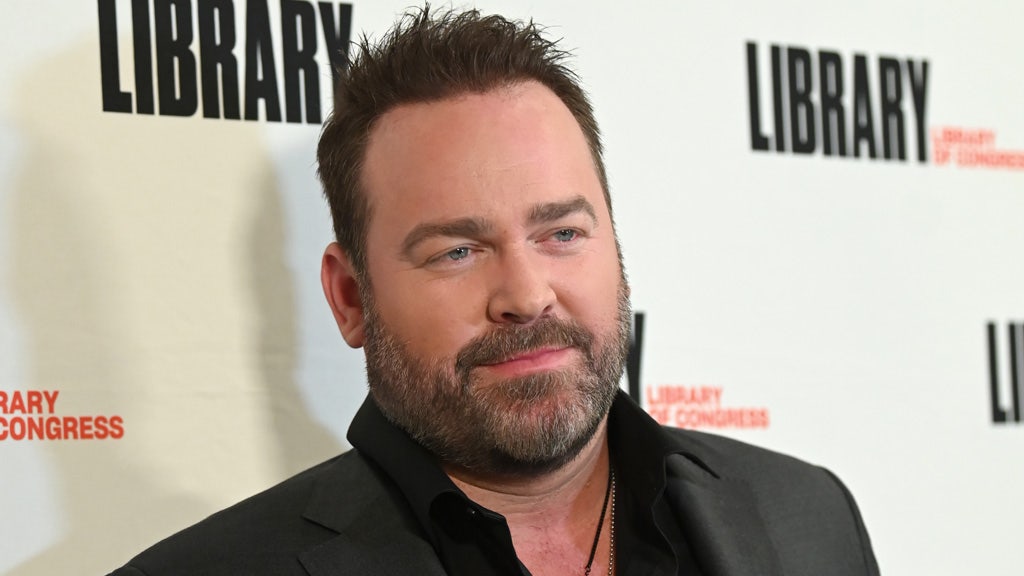 Country music star Lee Brice honors first responders in new music video