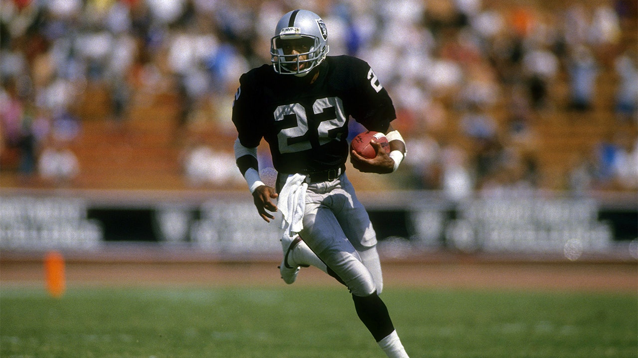 Los Angeles Raiders CB Lester Hayes during game of Los Angeles News  Photo - Getty Images