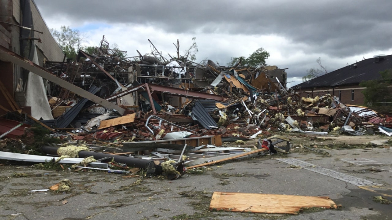 Chattanooga tornado had winds of 145 mph as deadly storms damage 150