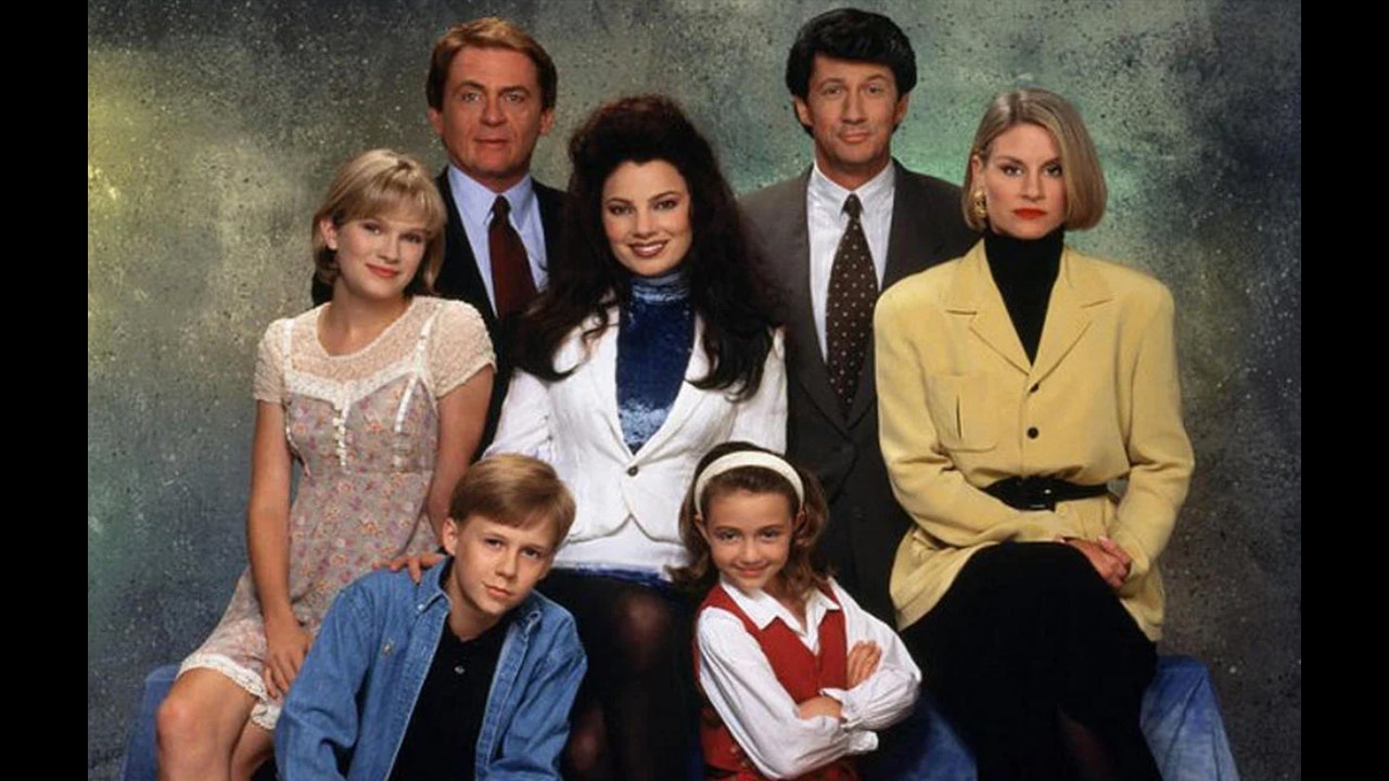 The Nanny' Cast Reunites For Virtual Table Read Of Pilot Episode During ...