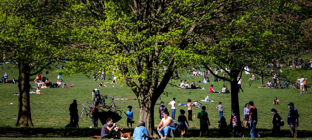 Coronavirus in New York City: De Blasio suggests limiting use of parks ...