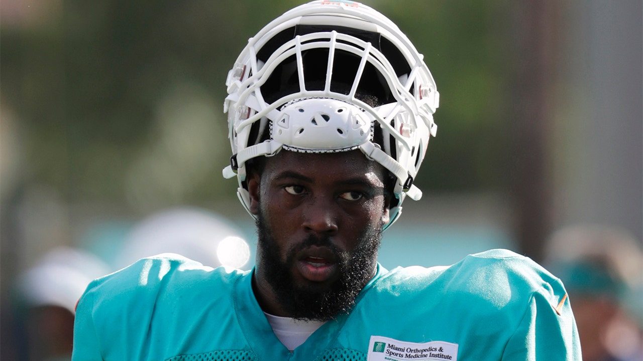 Miami Dolphins trade DE Charles Harris to the Atlanta Falcons, NFL News