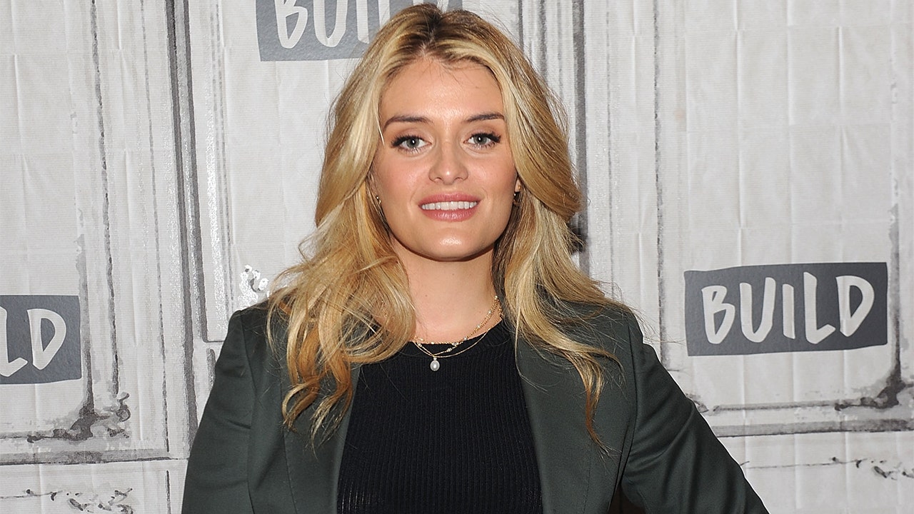 Daphne Oz reveals almost 50-lb. weight loss since welcoming fourth child - Fox News