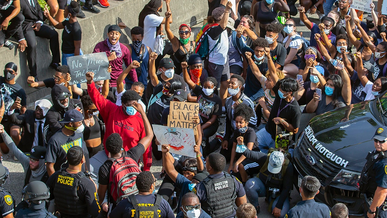 Texas aims to crack down on protesters who block traffic: 'That chaos won't be tolerated'