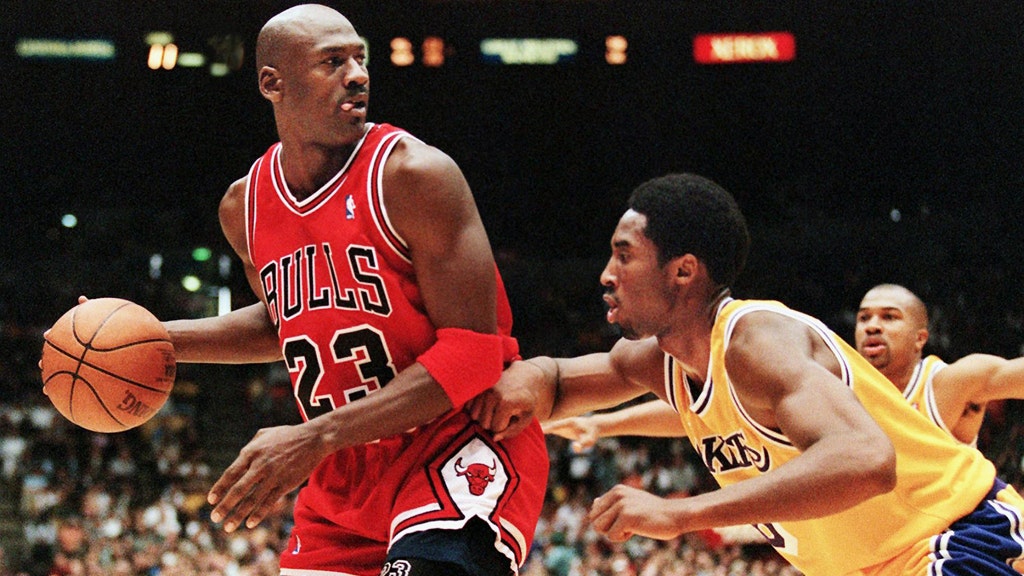 YOUNG Kobe Bryant vs Michael Jordan ICONIC Duel Highlights in 1998 NBA  All-Star Game! 
