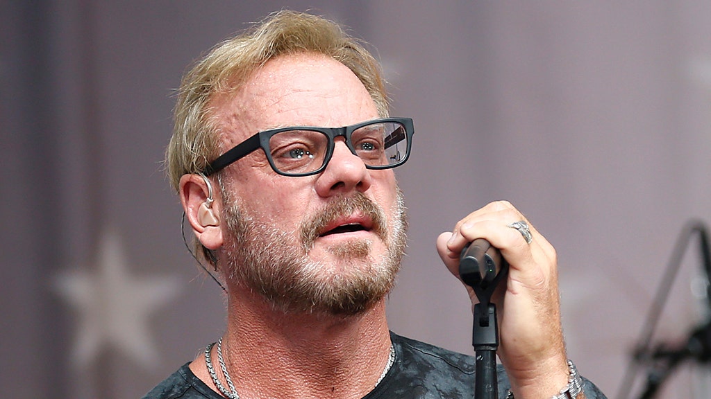 Multiplatinum singersongwriter Phil Vassar to hold food bank benefit