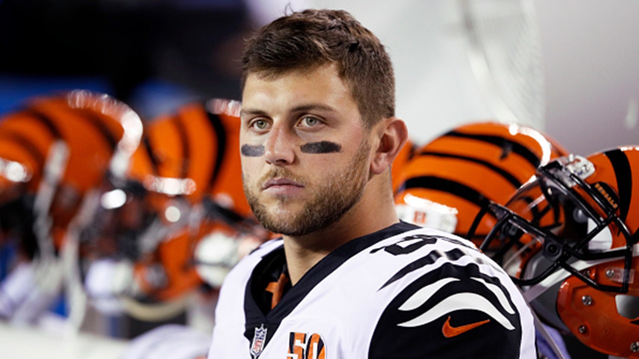 Jaguars sign tight end Tyler Eifert from the Bengals