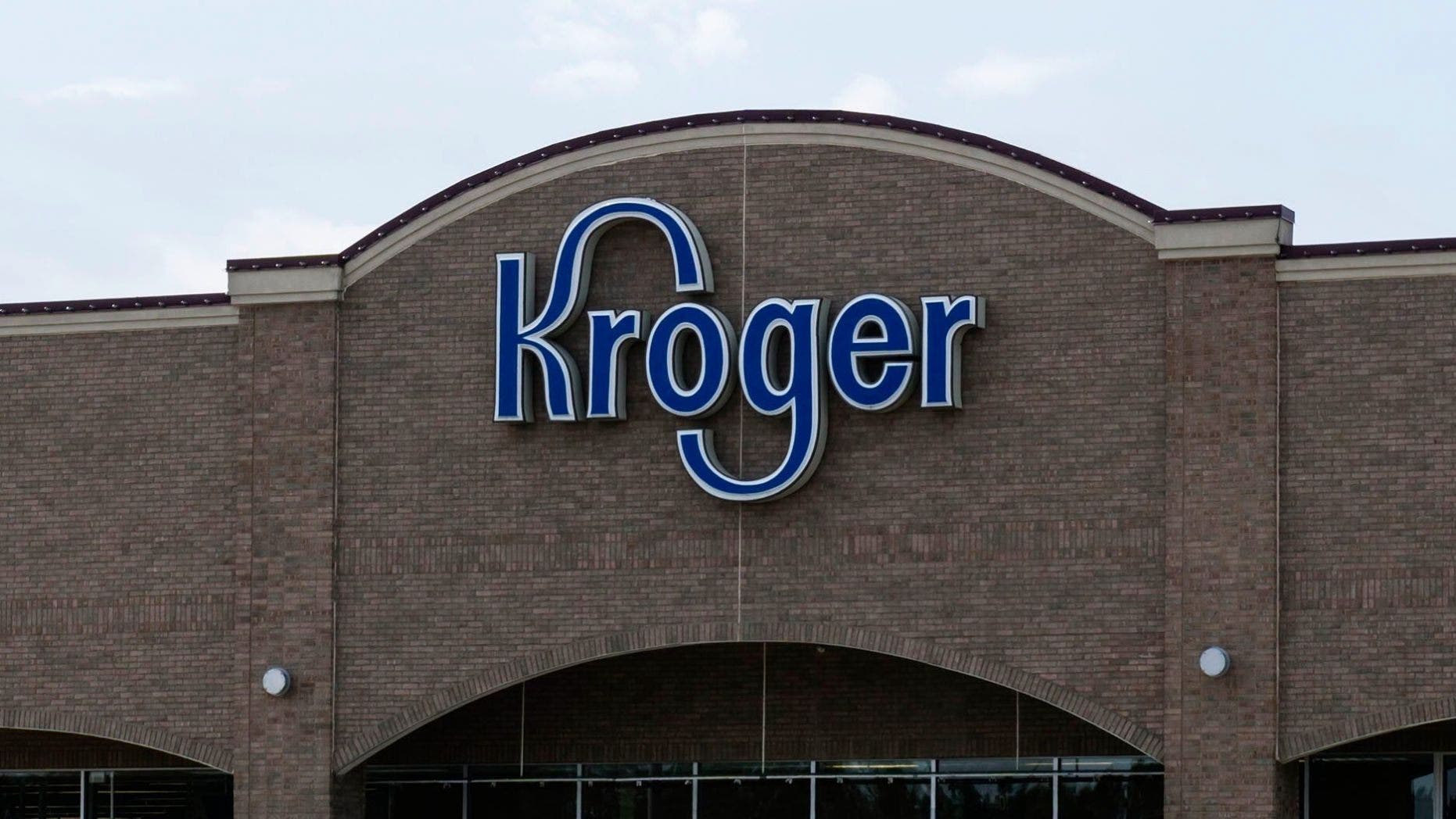 Kroger to end 'Hero Pay' coronavirus bonus, as workers' union fights ...