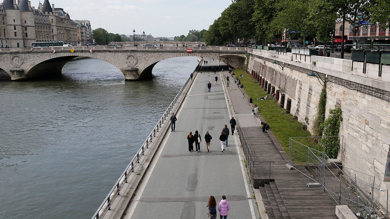 Paris Seine River2 