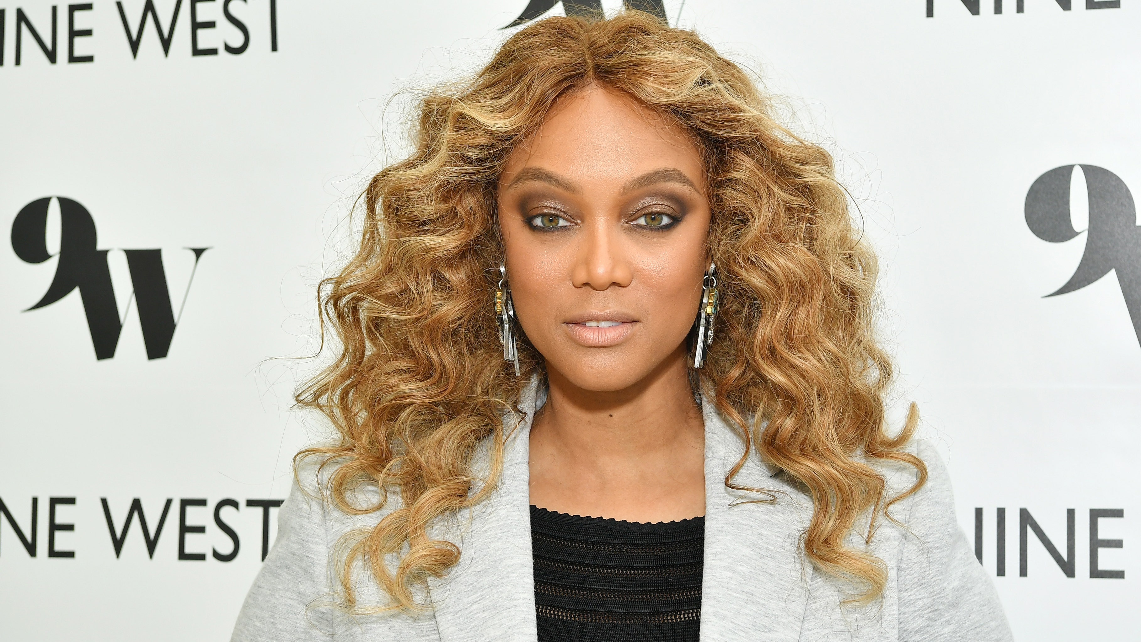 'Dancing with the Stars' host Tyra Banks apologizes for elimination