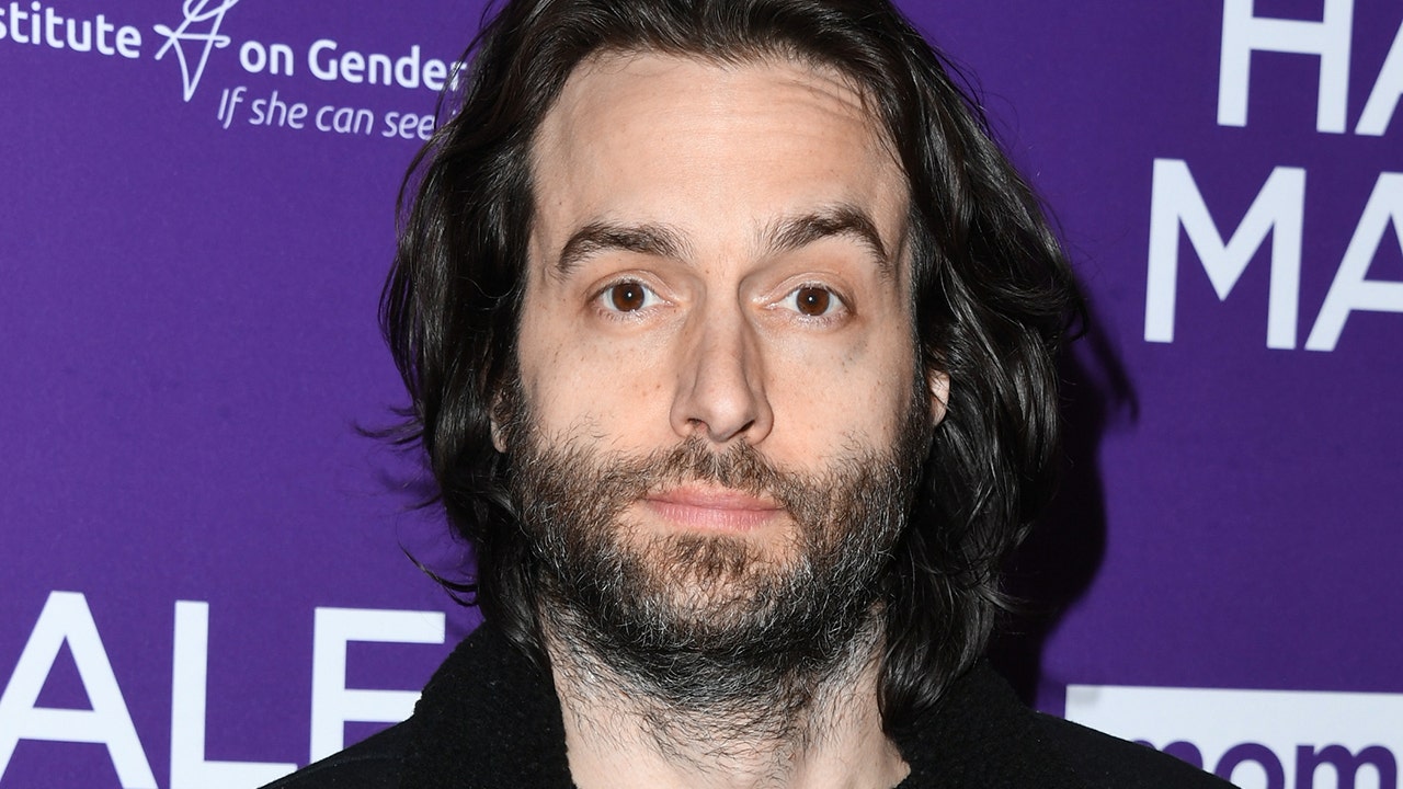Comedian Chris D'Elia addresses sexual misconduct allegations months after denial: 'Sex controlled my life'