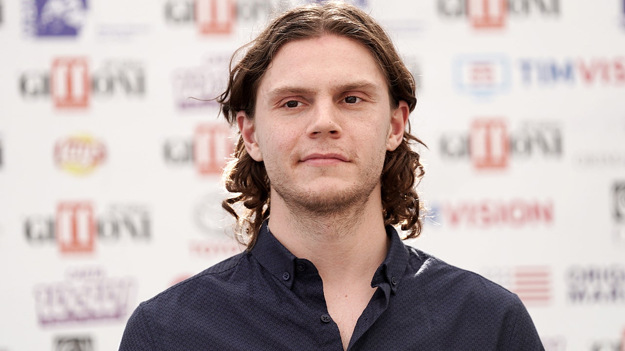 Evan Peters apologizes after retweeting video slamming 'piece of s--- looters' chased by police | Fox News