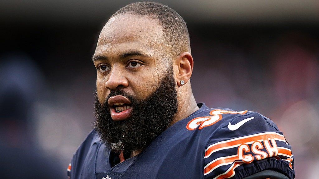 Akiem Hicks Leaves Chicago Bears to Sign With the Tampa Bay Buccaneers –  NBC Chicago