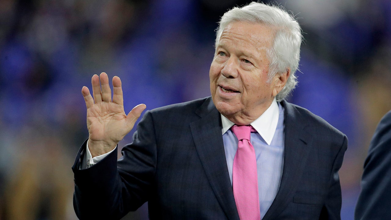 Patriots' Robert Kraft treats family of late front-line health care worker to Disney World trip: report