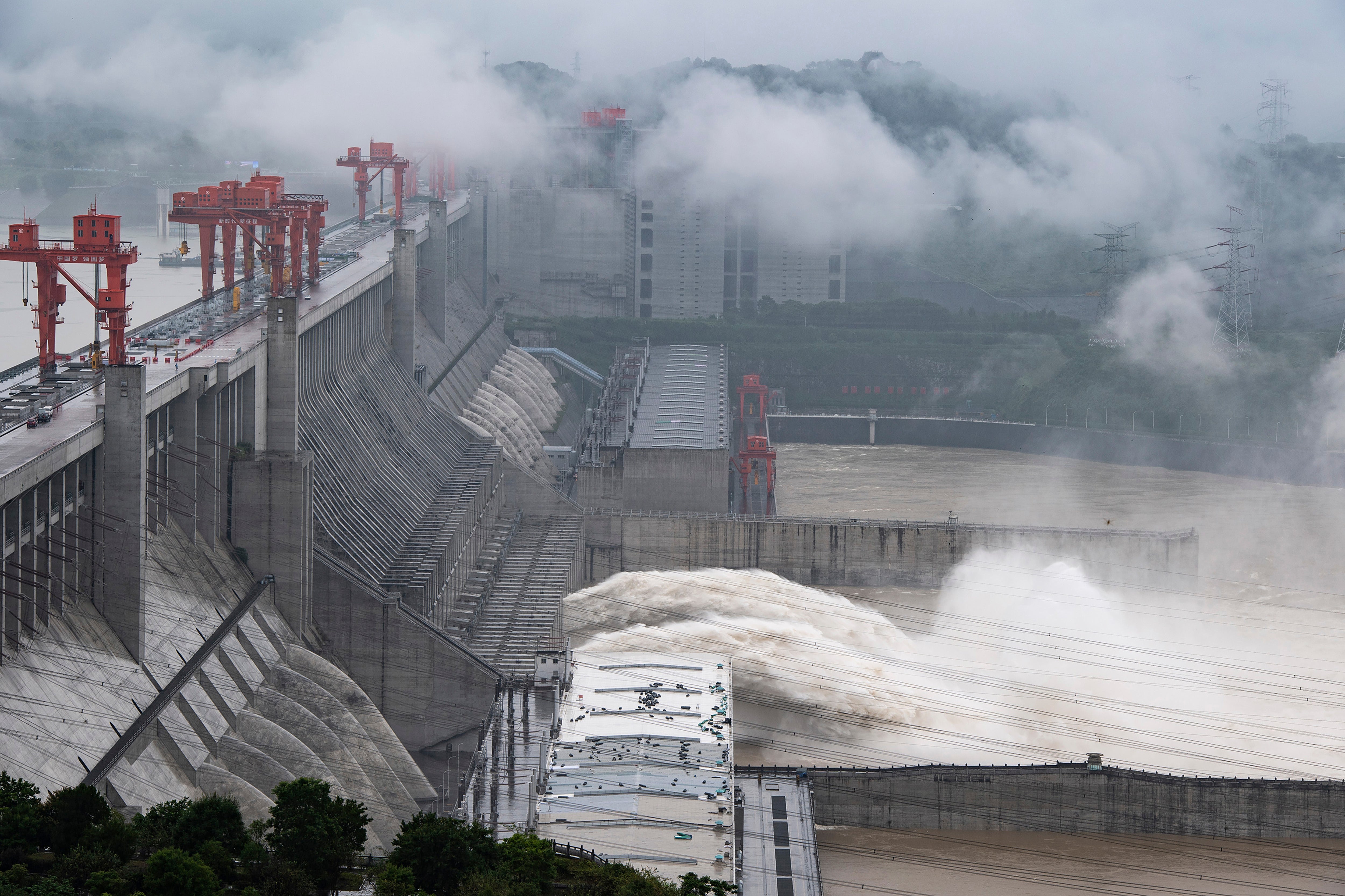 В какой стране крупнейшая гэс. Плотина «три ущелья» (three gorges dam), Китай. Три ущелья ГЭС Янцзы. Плотина на Янцзы. Санься ГЭС Китай.