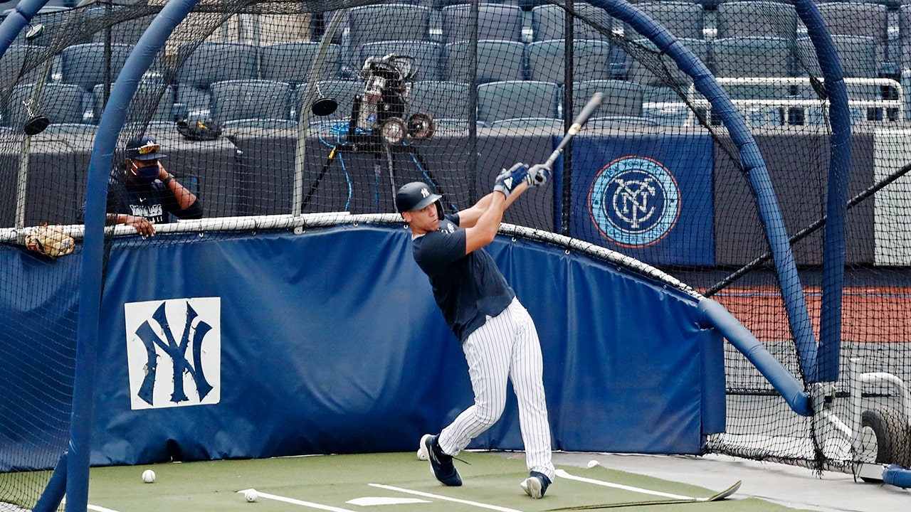 Fielder to miss two games with stiff neck