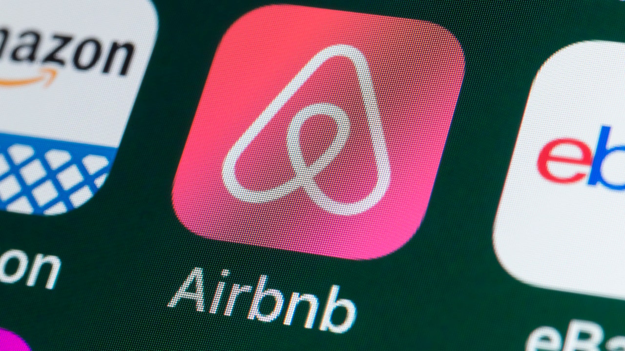 FOX NEWS: Milwaukee drunk intruder breaks into Airbnb filled with cops