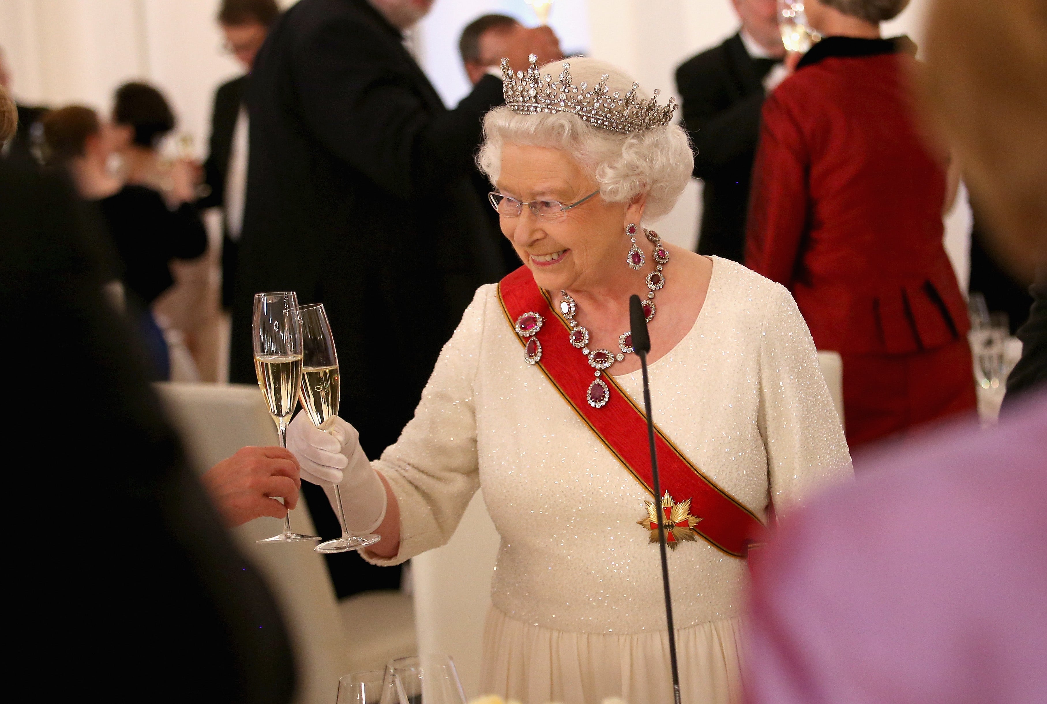 Queen celebrates official birthday at parade
