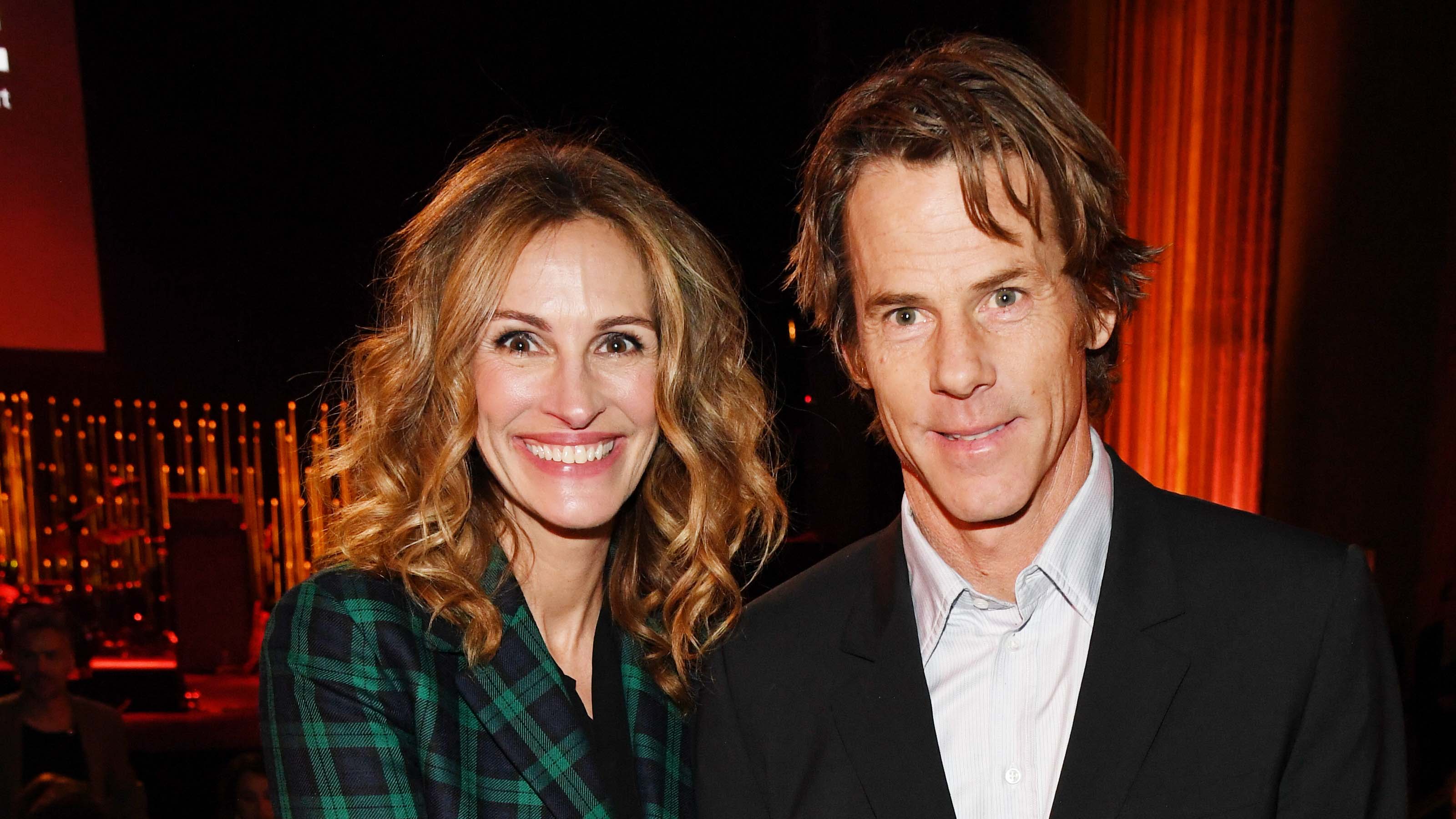 Julia Roberts shares photo in honor of Danny Moder wedding anniversary