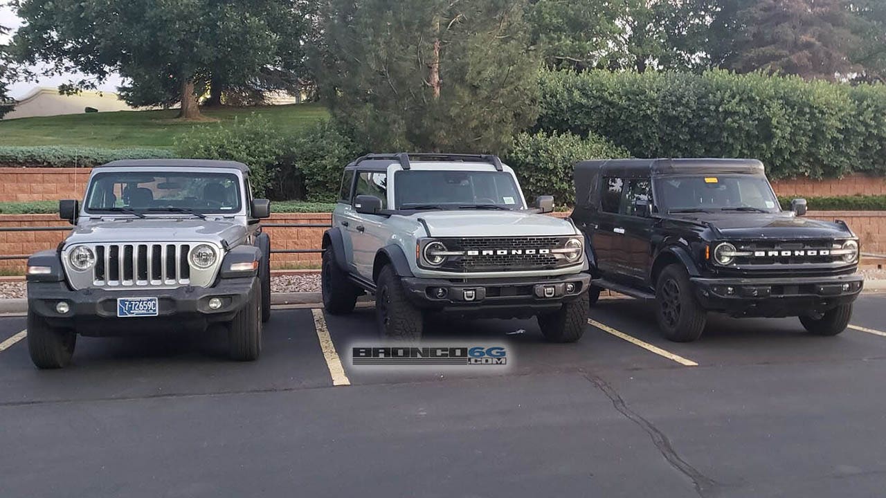 Ford Broncos caught parked next to Jeep Wrangler, which do you prefer? |  Fox News