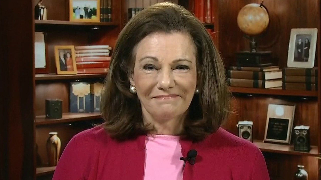 Why KT McFarland says FBI Director Christopher Wray, James Comey are in 'big trouble'