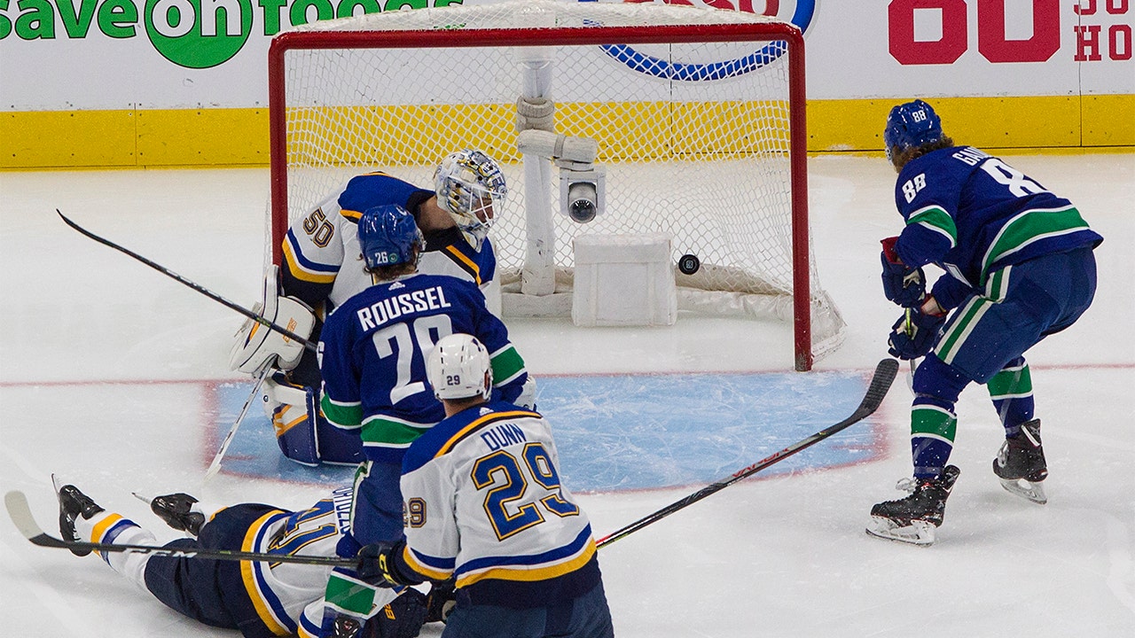 Canucks blitz Binnington, eliminate Blues 6-2 in Game 6