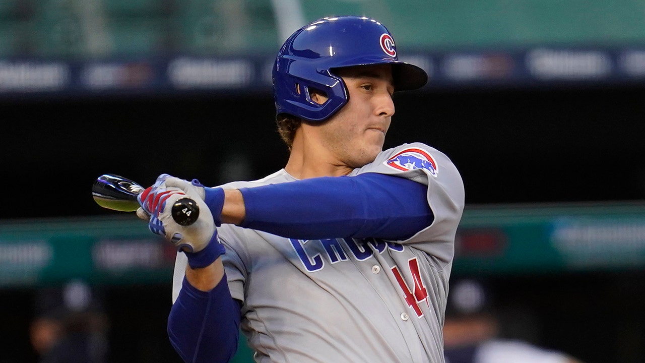 Cubs' Rizzo returns to Marjory Stoneman Douglas High