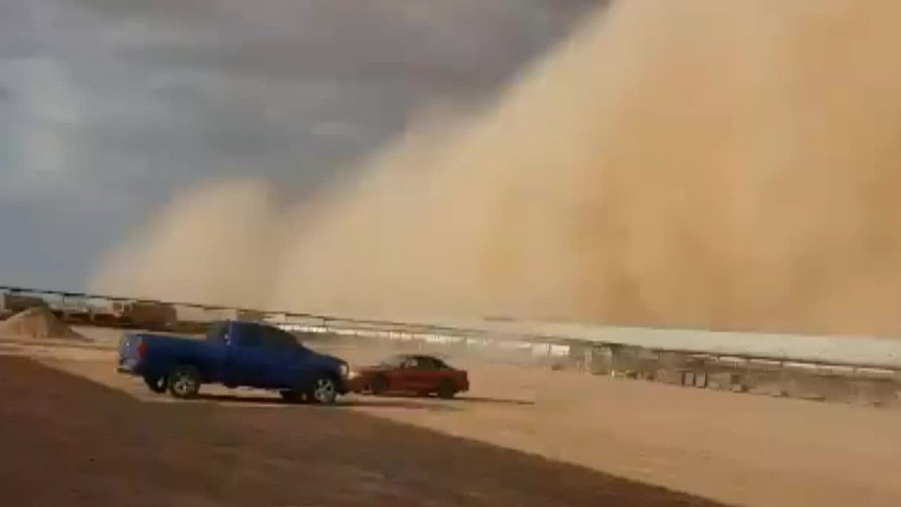 dust-storms-in-arizona-impact-phoenix-area-briefly-close-interstate-10