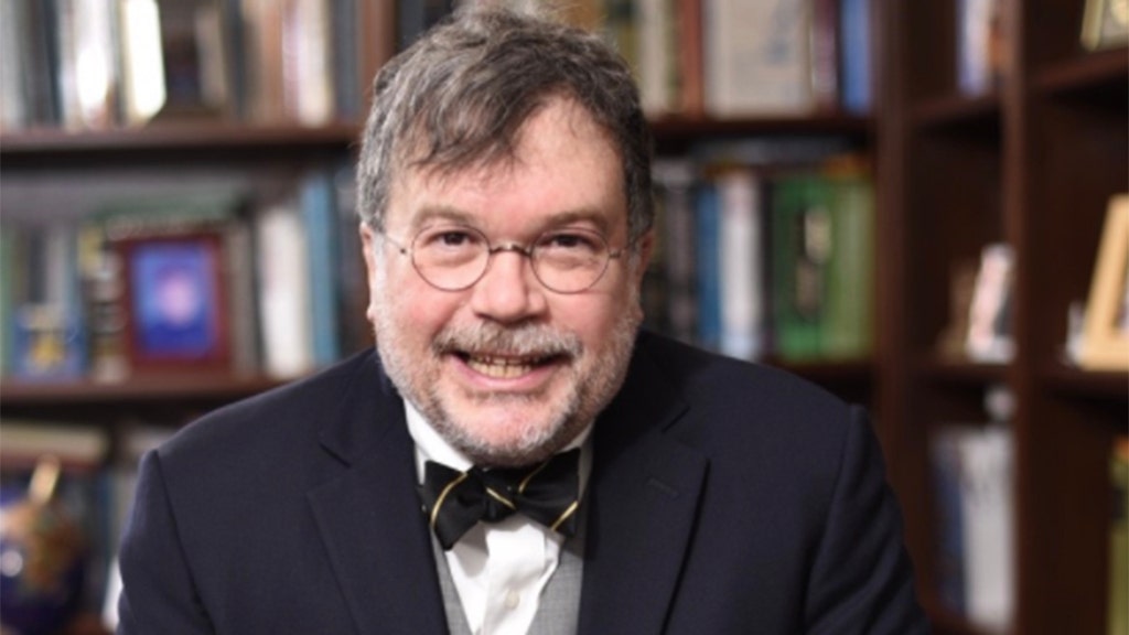 Tucker Carlson slams COVID ‘nutcase from Baylor’ Peter Hotez for ‘discrediting American medicine’