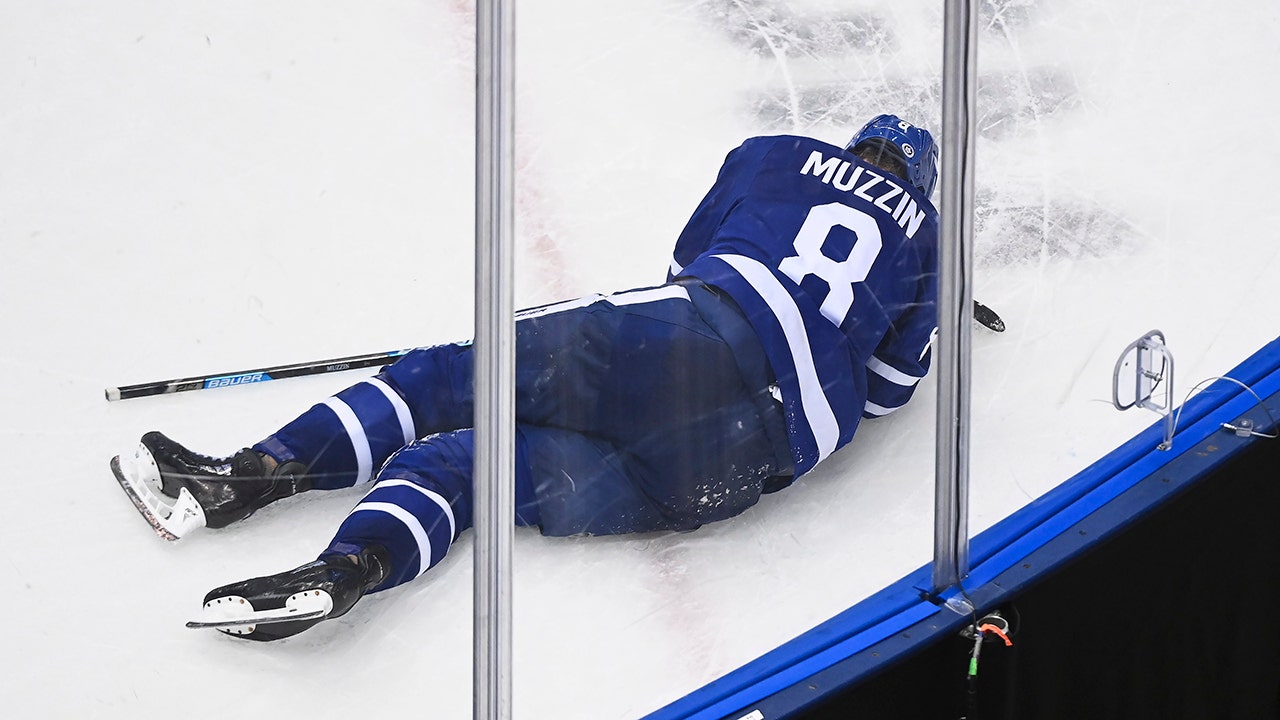 Jake Muzzin breaks hand, further depleting Maple Leafs defence corps