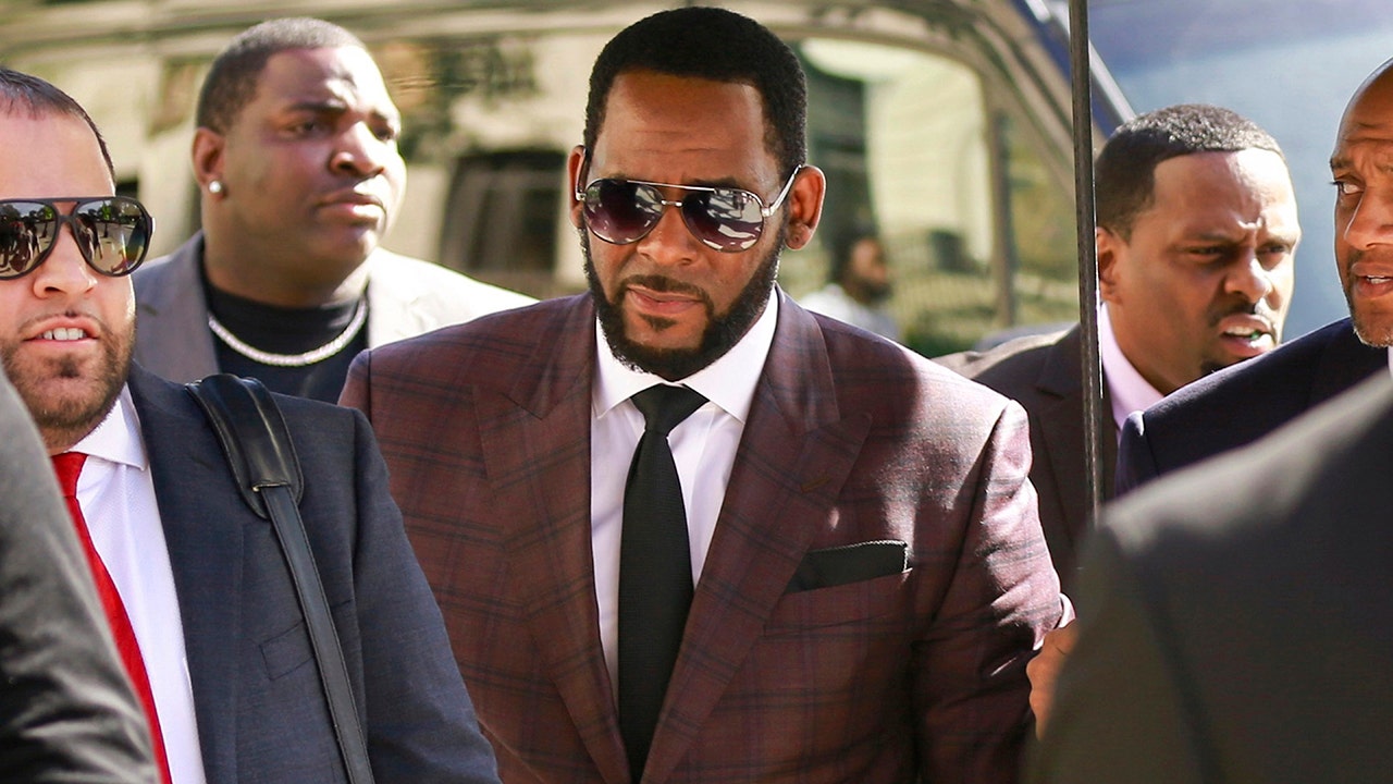 R. Kelly trial: Prosecutors request to play tape of singer allegedly threatening his victims - Fox News