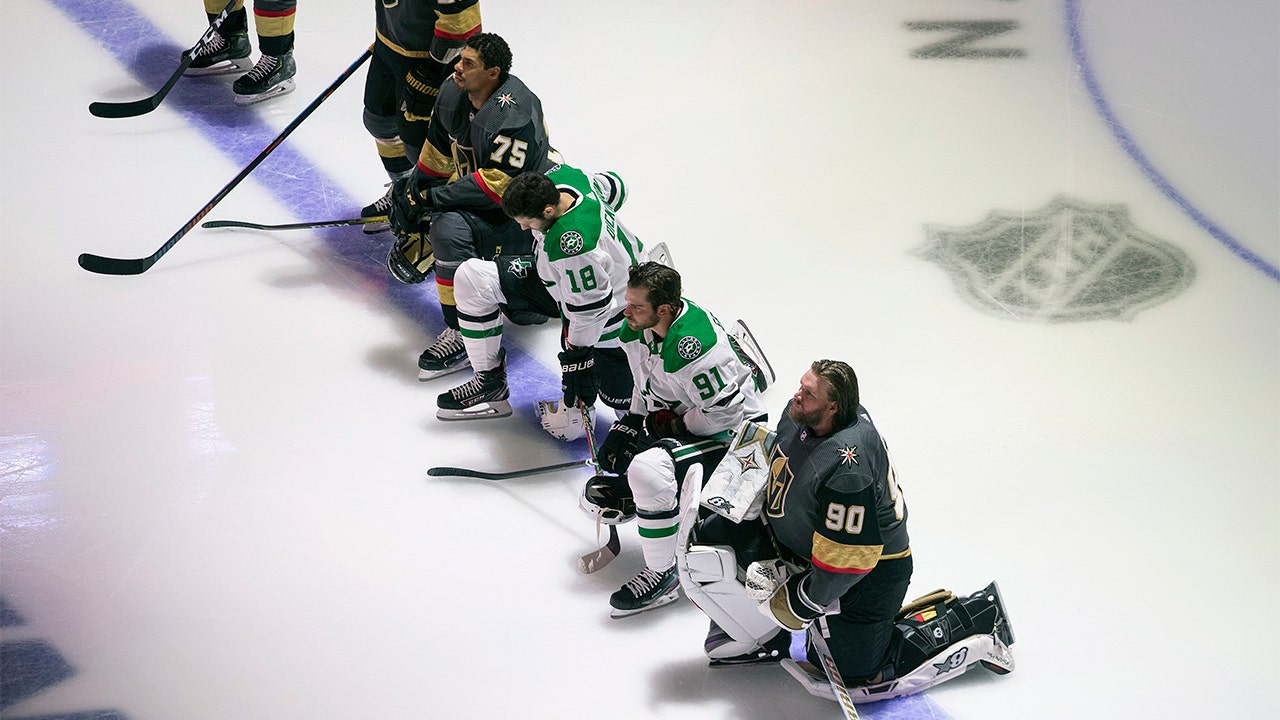 Stars' Tyler Seguin, 3 others kneel during American, Canadian national anthems