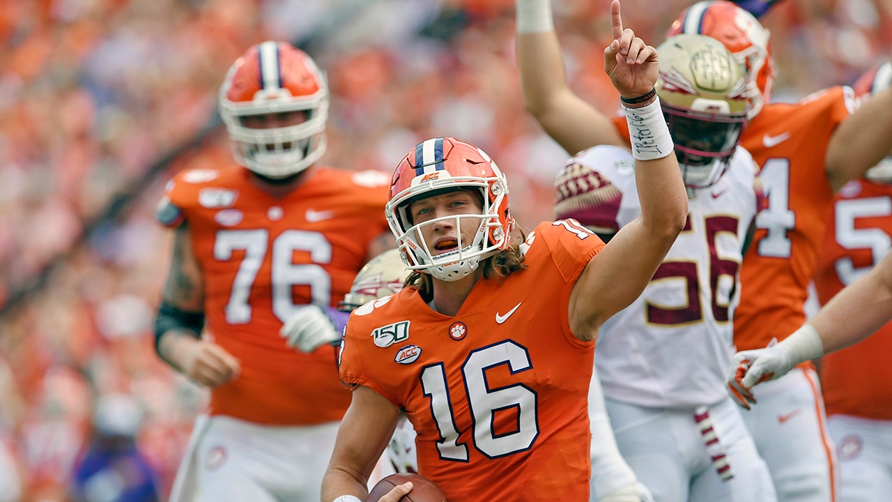 Lawrence throws 5 TDs, No. 1 Clemson rolls past Tech