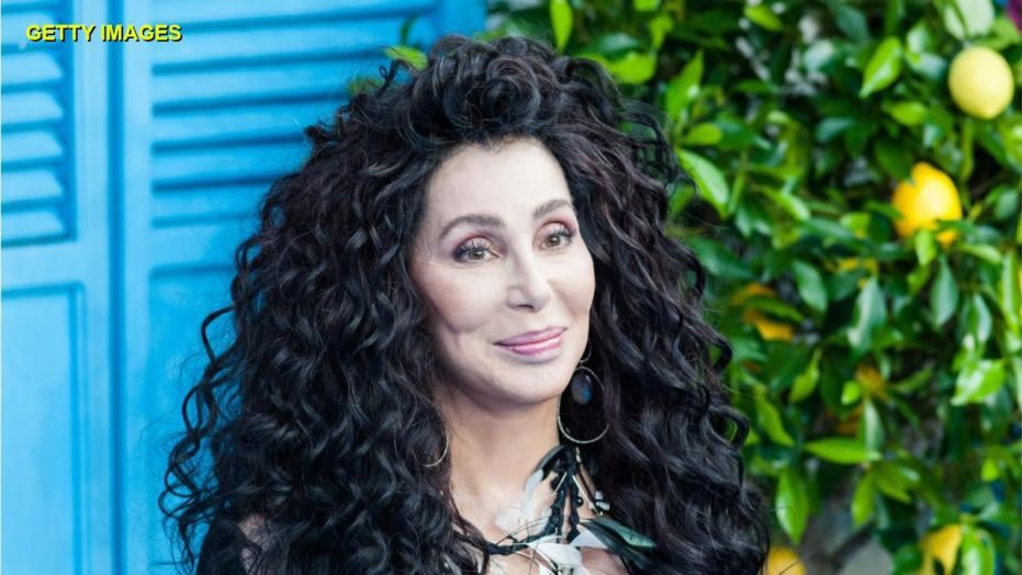 Cher mocked as 'white savior' after George Floyd tweet: 'Maybe If I'd Been There ... I Could've Helped'