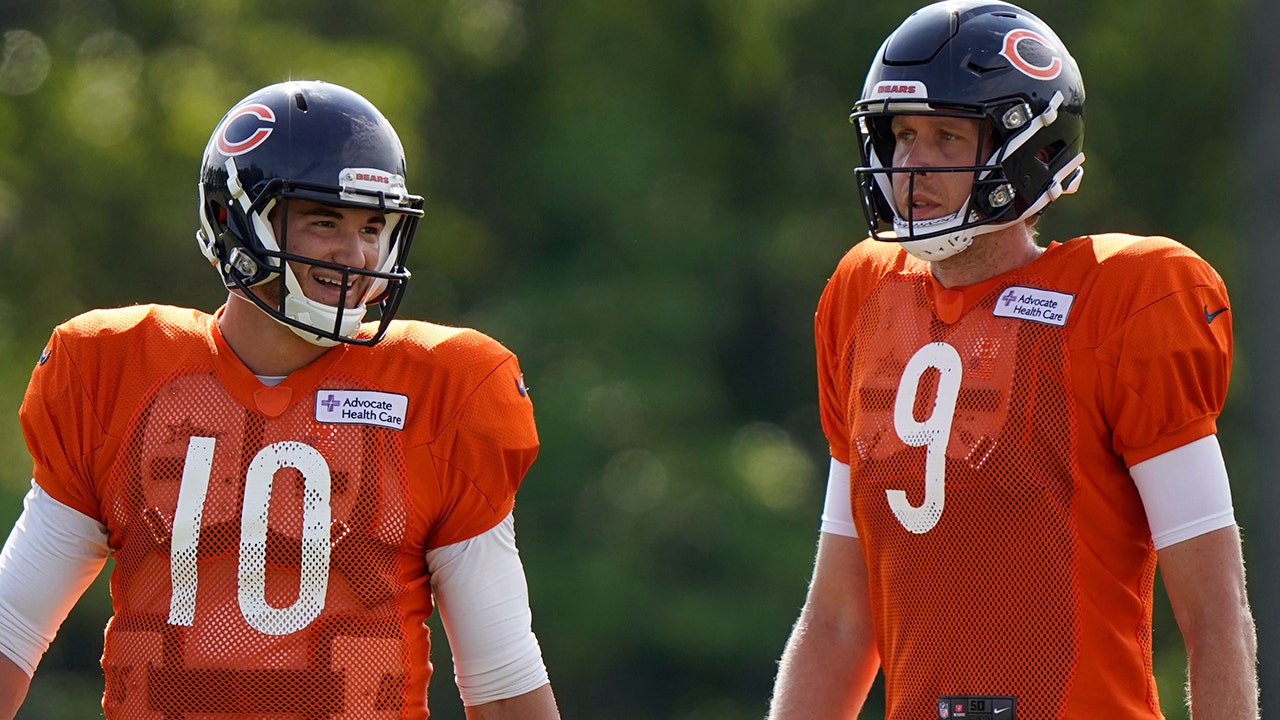 Chicago Bears officially name ex-Wildcat Nick Foles starting QB