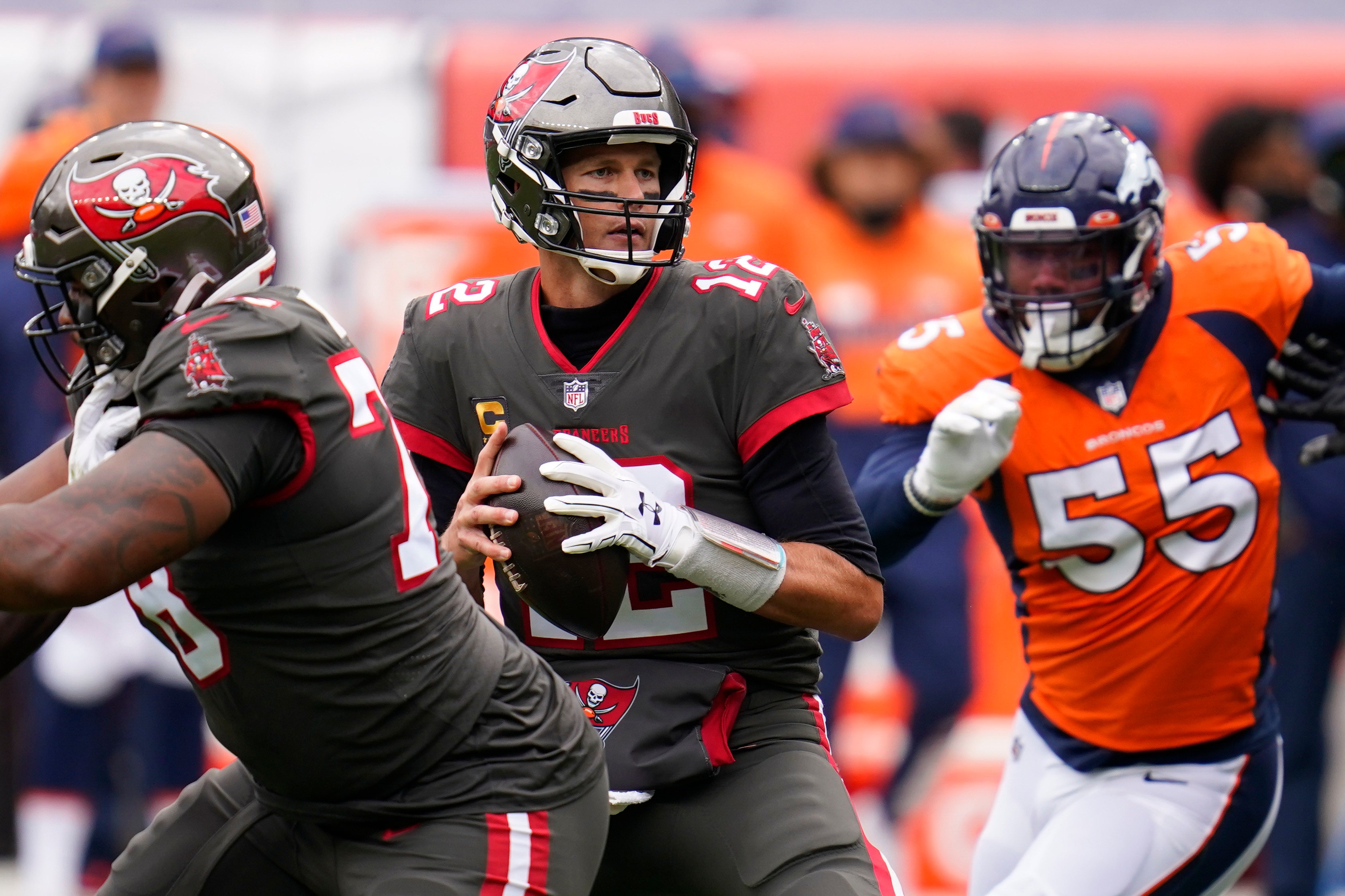 Brady, Barrett lead Buccaneers past Broncos 28-10