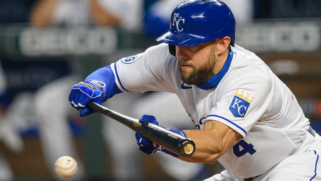 Royals outfielder Alex Gordon to retire after season